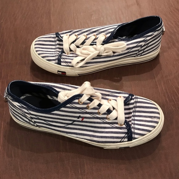 Tommy Hilfiger Shoes - TOMMY HILFIGER STRIPED SNEAKERS SIZE 6.5